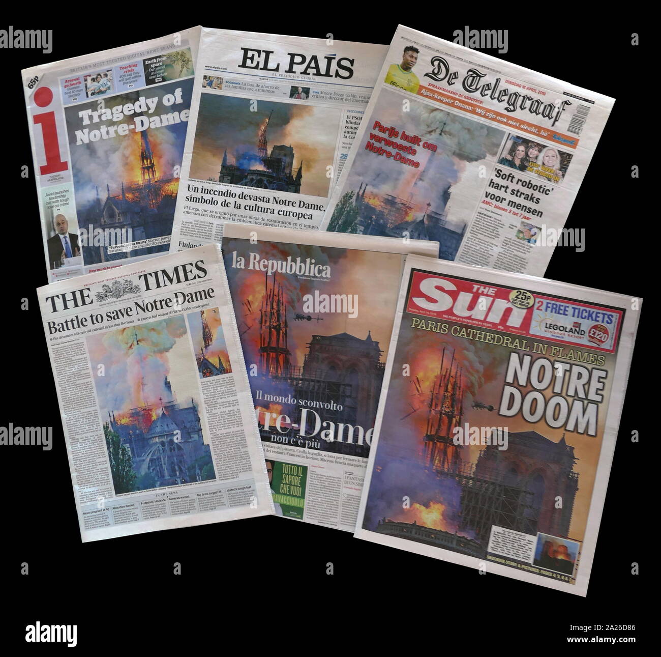 Vergleichsmessung Zeitung Vorderseiten in ganz Europa (Großbritannien, Spanien, Italien, die Niederlande), die Auswirkungen des Brandes, der Notre Dame Kathedrale beschädigt Stockfoto