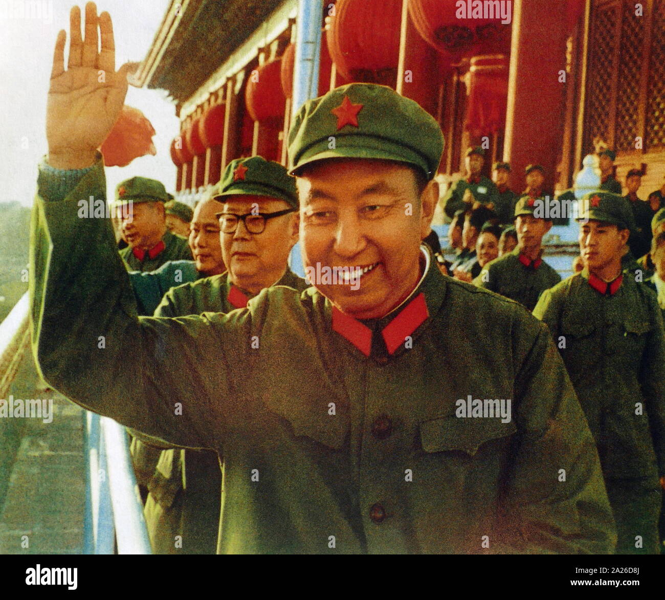 Hua Guofeng mit Ye Jianying (hinter ihm). 1976. Hua Guofeng (1921 - 2008) diente als Vorsitzender der Kommunistischen Partei Chinas und Premierminister der Volksrepublik China. Er wurde in den wichtigsten politischen Macht durch mehr einflussreiche Parteiführer von Juni 1981 gezwungen. Ye Jianying (1897-1986) war ein chinesischer kommunistischer Allgemein. Wie der Vorsitzende des Ständigen Ausschusses des Nationalen Volkskongresses von 1978 bis 1983, Ihr war der Staatschef der Volksrepublik China. Stockfoto