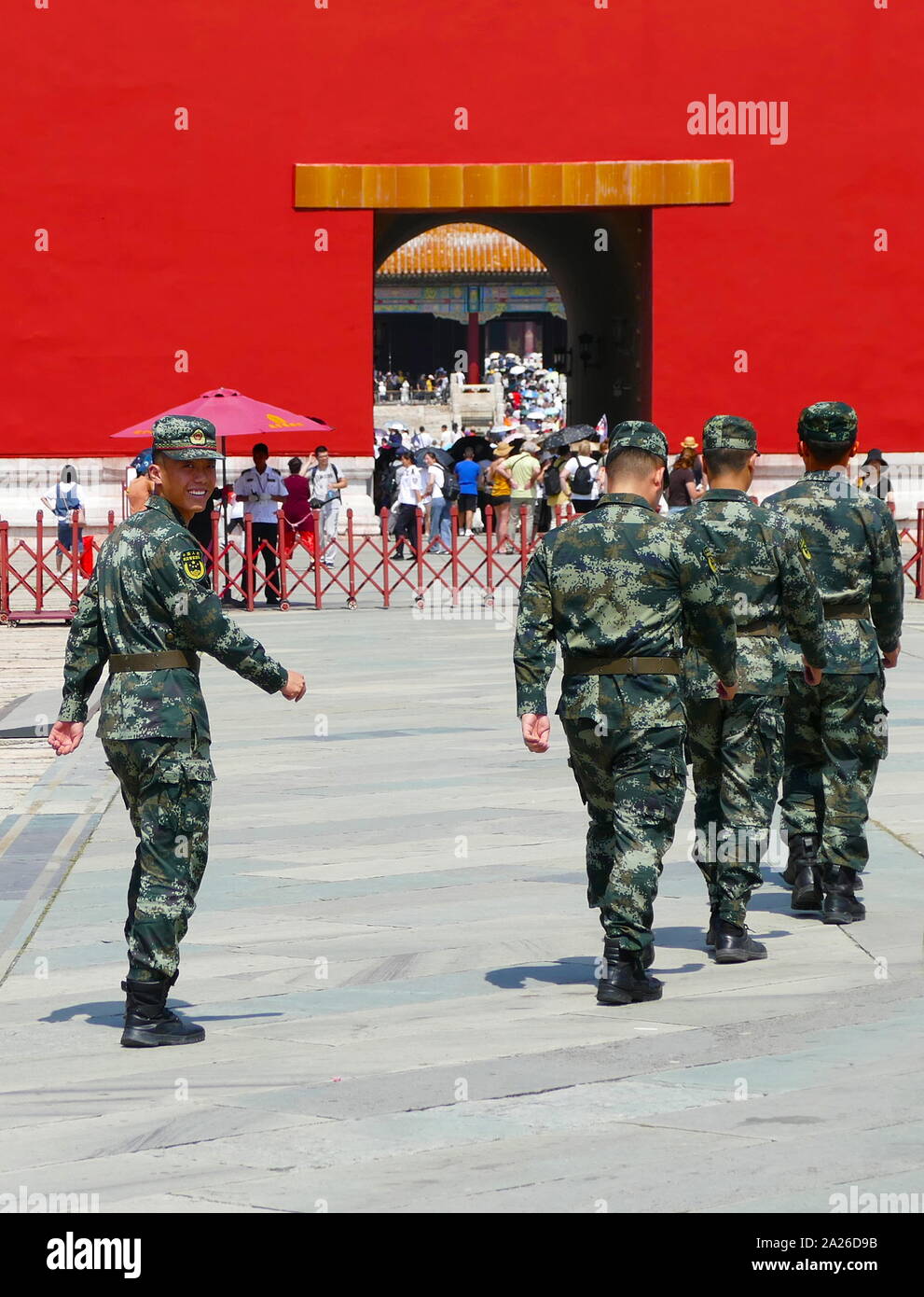 Soldaten der chinesischen Armee in Peking, 2019. Mit 2,3 Millionen aktiven Soldaten der Volksbefreiungsarmee (PLA) ist die größte ständige militärische Kraft in der Welt Stockfoto