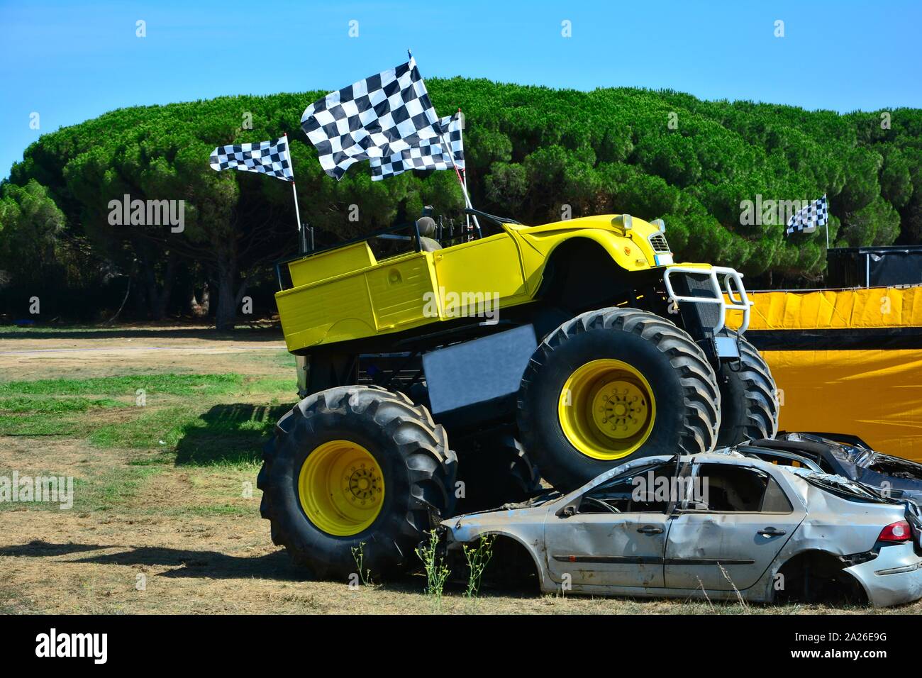 Monster truck event Fotos und Bildmaterial in hoher Auflösung Alamy