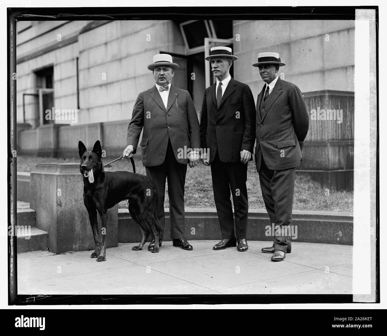 Polizei Com. Enright von New York, Maj Sullivan & Col. R.Waldo, 7/30/24. Stockfoto