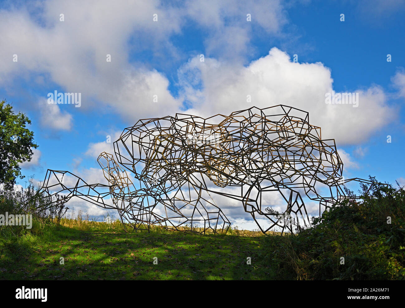 "Firmament", outdoor Artwork von Antony Gormley. Gala Hill Holz, Jupiter Artland, Bonnington Haus, Wilkieston, West Lothian, Schottland, Vereinigtes Königreich, Stockfoto