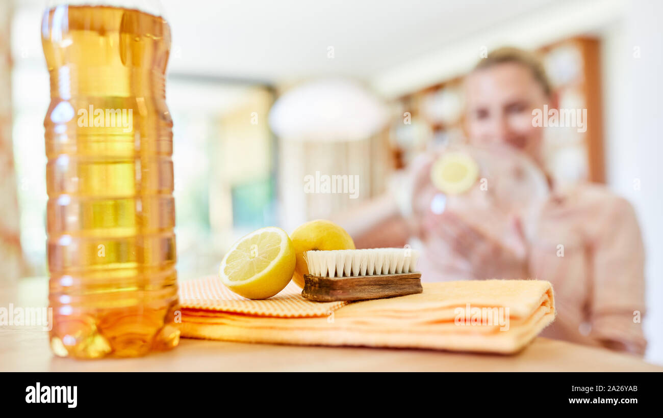 Zitronensäure und Essig Reiniger als biologische Reiniger als Haupthilfsmittel Stockfoto