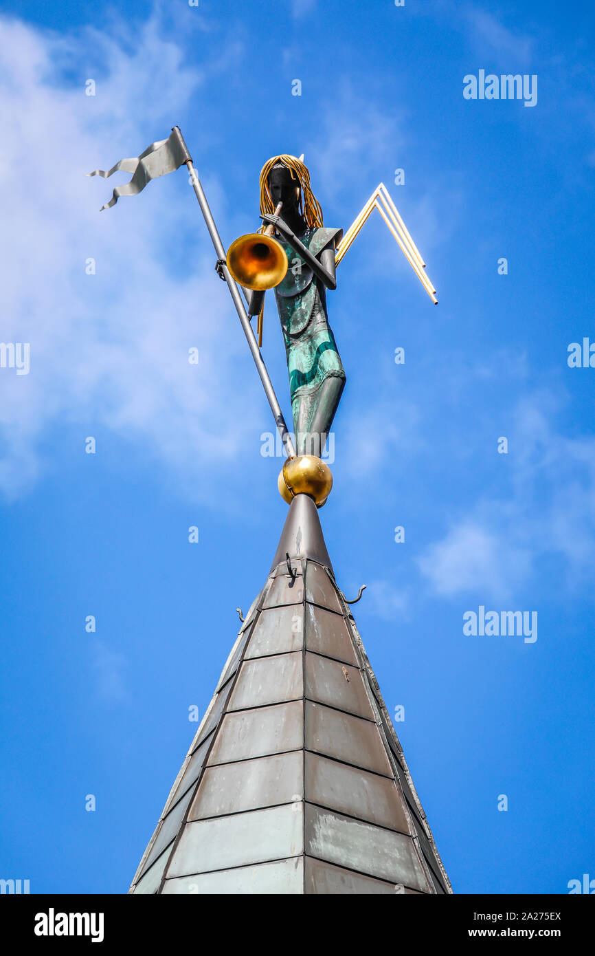 05.05.2019, Kevelaer, NRW, Deutschland - Posaune Engel am Turm der Basilika von Maria im Wallfahrtsort Kevelaer. 00 x 19050 Stockfoto