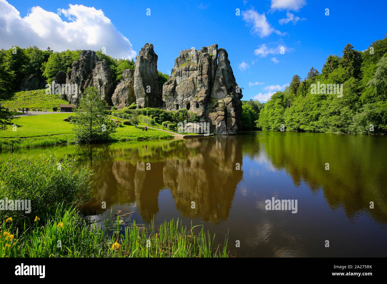 29.05.2019, Horn-Bad Meinberg, Nordrhein-Westfalen, Deutschland - Externsteine, eine markante Sandstein Felsformation im Teutoburger Wald und Suc Stockfoto