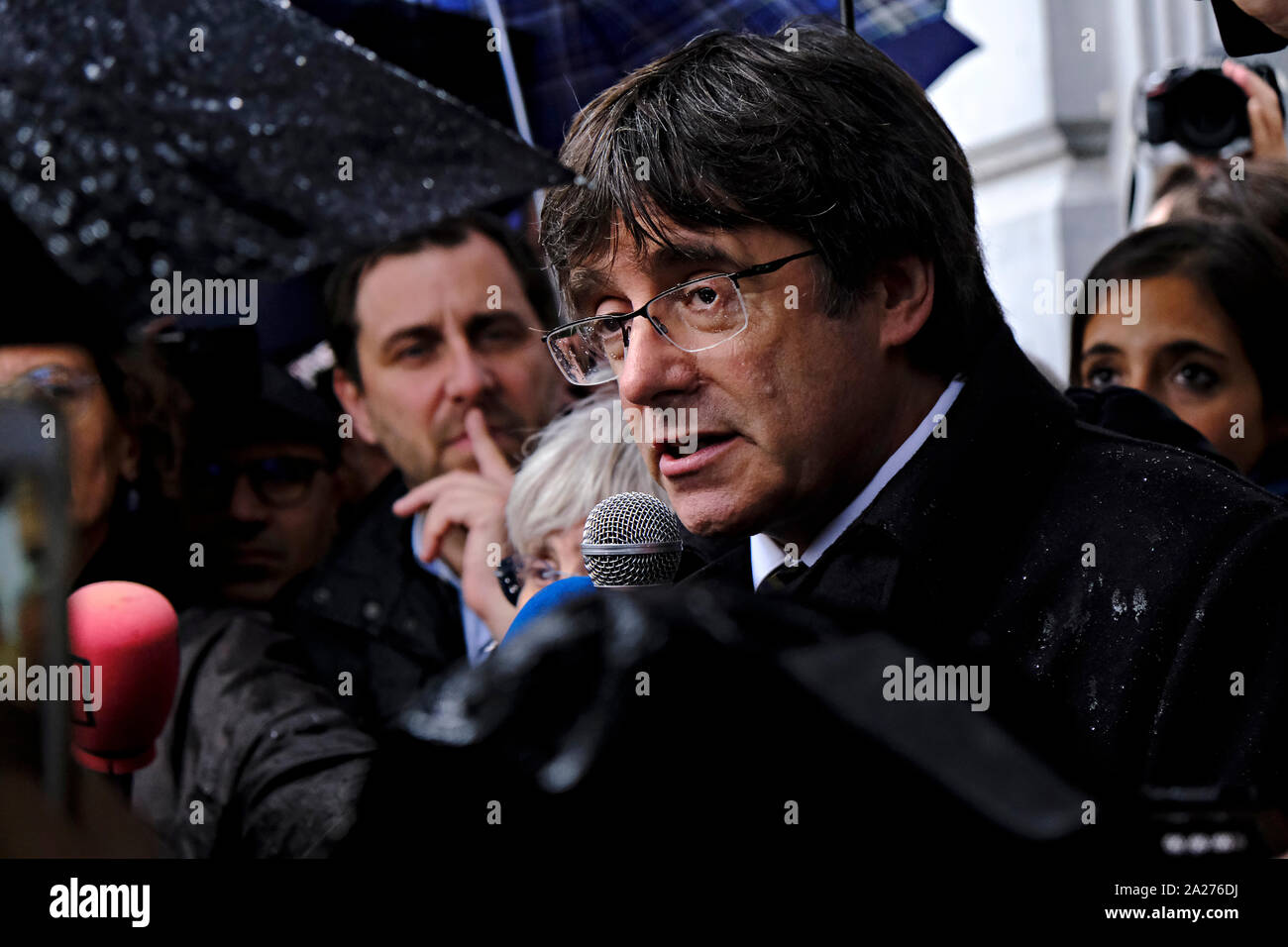 Brüssel, Belgien. 1. Oktober 2019. Ehemalige Katalanische premier Carles Puigdemont spricht während eines Protestes namens '#DoNotStealOurVotes" zwei Jahre nach dem Katalanischen Referendum. Stockfoto