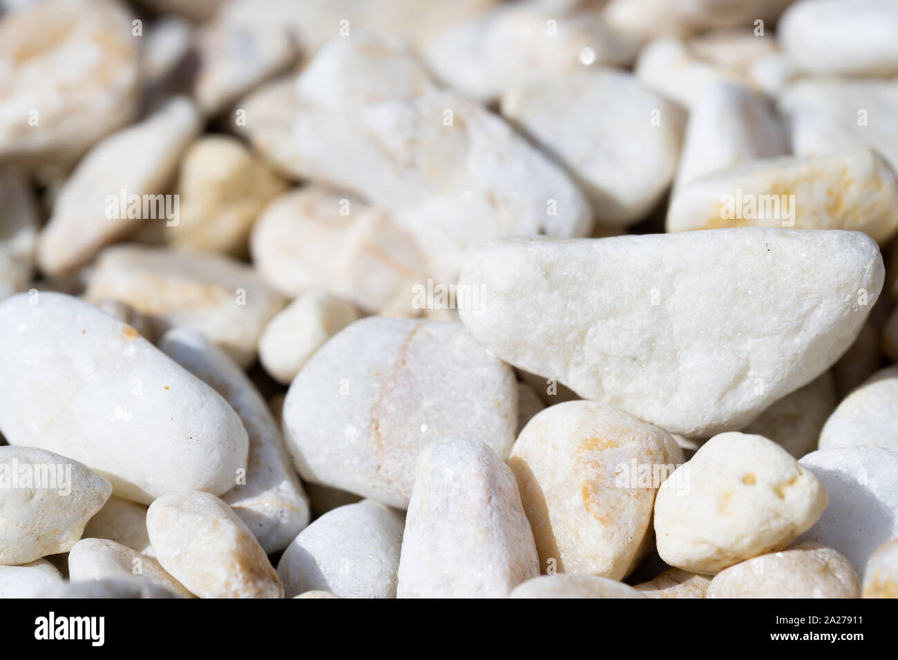 Weiße Steine mit Tiefenschärfe, Hintergrund Stockfoto