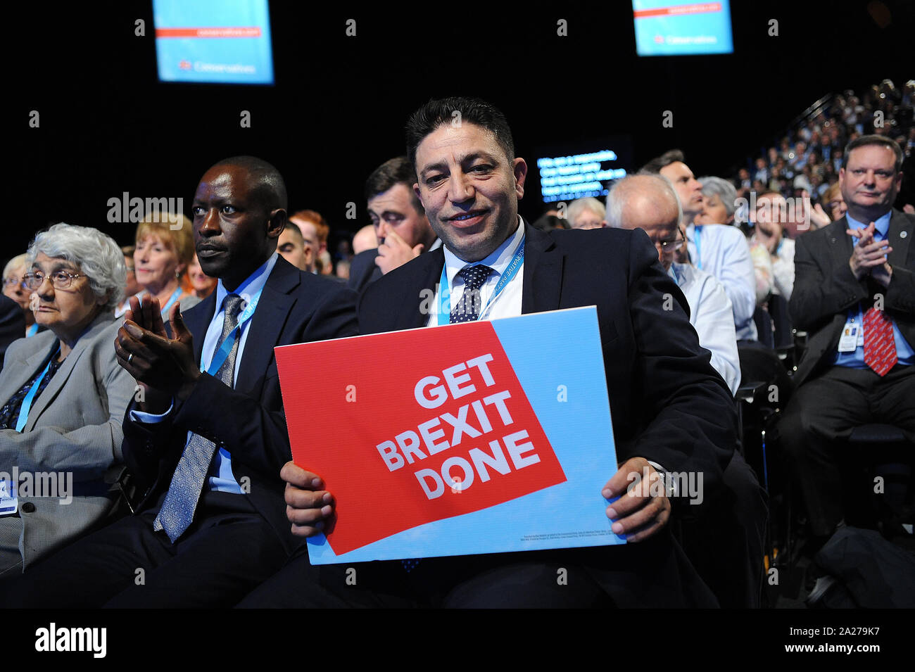 Manchester, England. 30 September, 2019 eine Partei hält ein Plakat ÔGet Brexit DoneÕ während einer Rede in der Aula, am zweiten Tag der Stockfoto