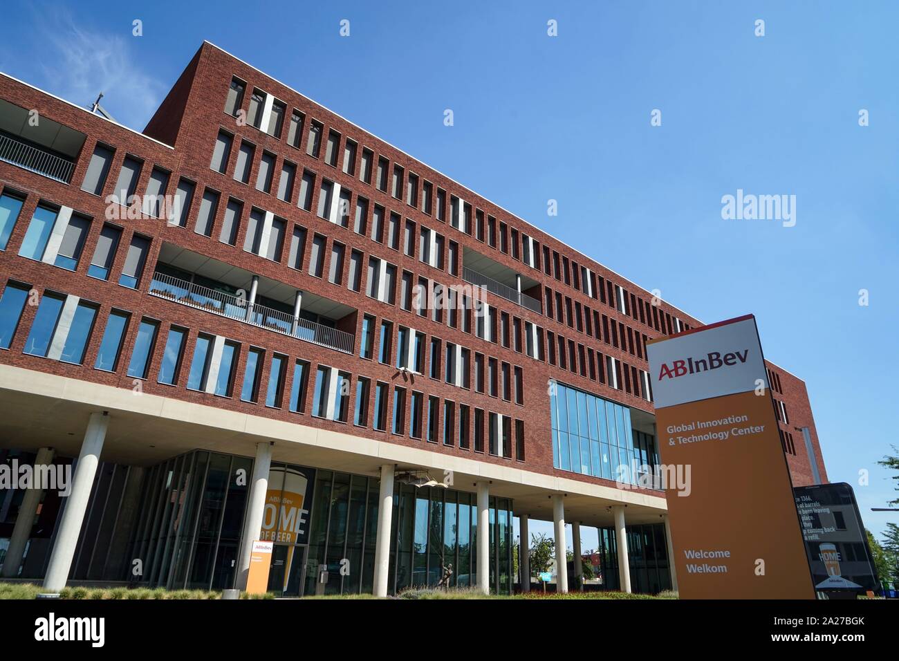 Belgien: Hauptsitz der multinationalen trinken und Brauerei Betriebe unternehmen Anheuser-Busch InBev (AB InBev) in Leuven. Foto von August 25th, 2019 | Verwendung weltweit Stockfoto