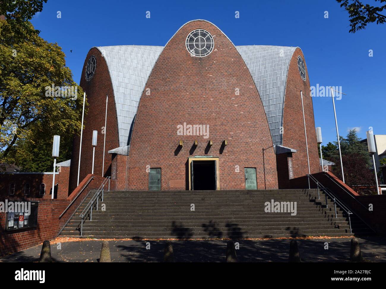 Die katholische Kirche St. Engelbert. Es war von 1930-1932 nach einem Entwurf des Architekten Dominikus Böhm erbaut. Es ist das erste moderne Gebäude der Kirche in Köln angesehen und ist eine der ursprünglichen Gebäude der modernen Kirche Architektur. | Verwendung weltweit Stockfoto