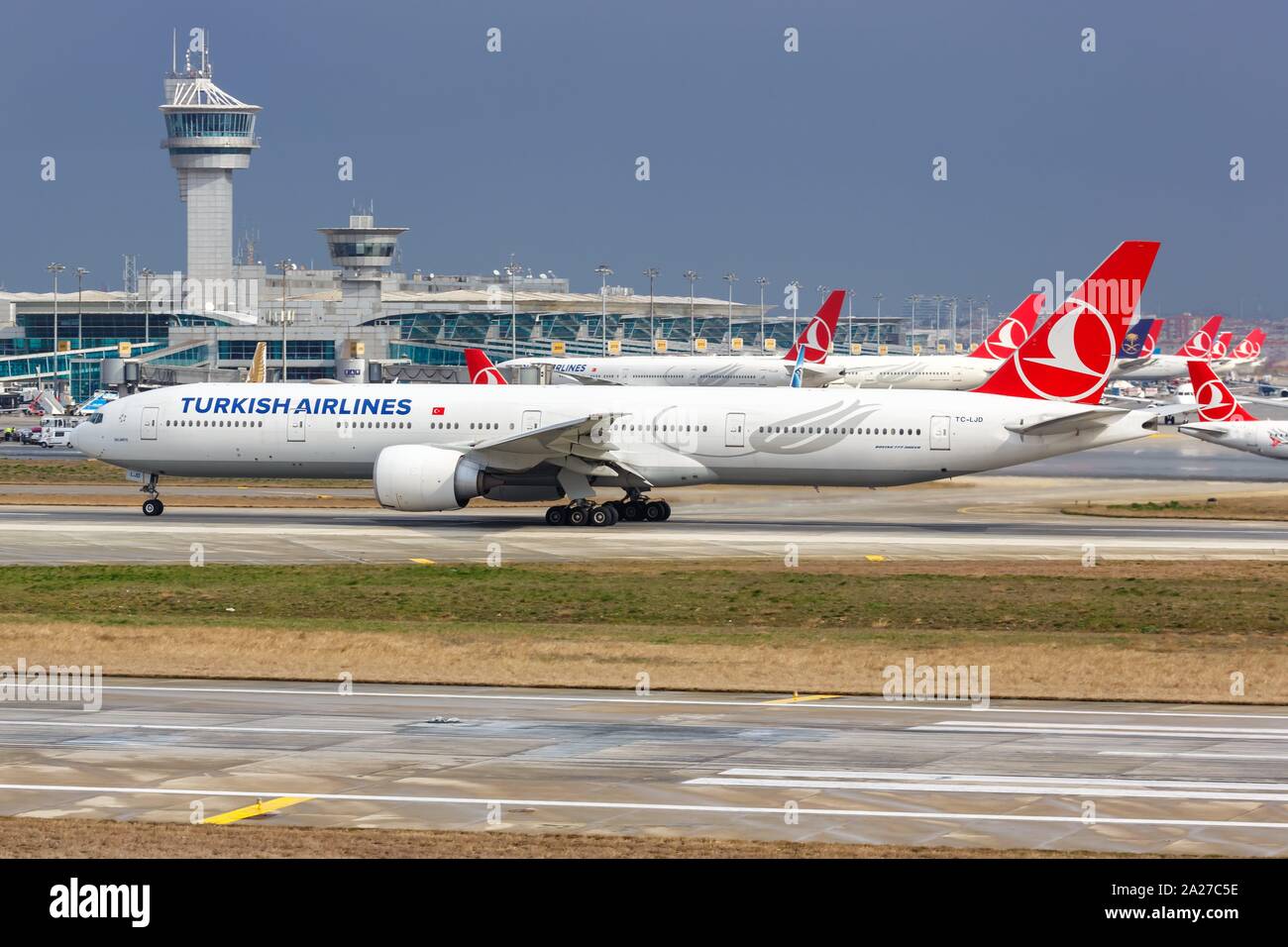 Istanbul, Türkei - 15 Februar 2019: Turkish Airlines Boeing 777-300ER Flugzeug am Flughafen Istanbul Atatürk (IST) in der Türkei. | Verwendung weltweit Stockfoto