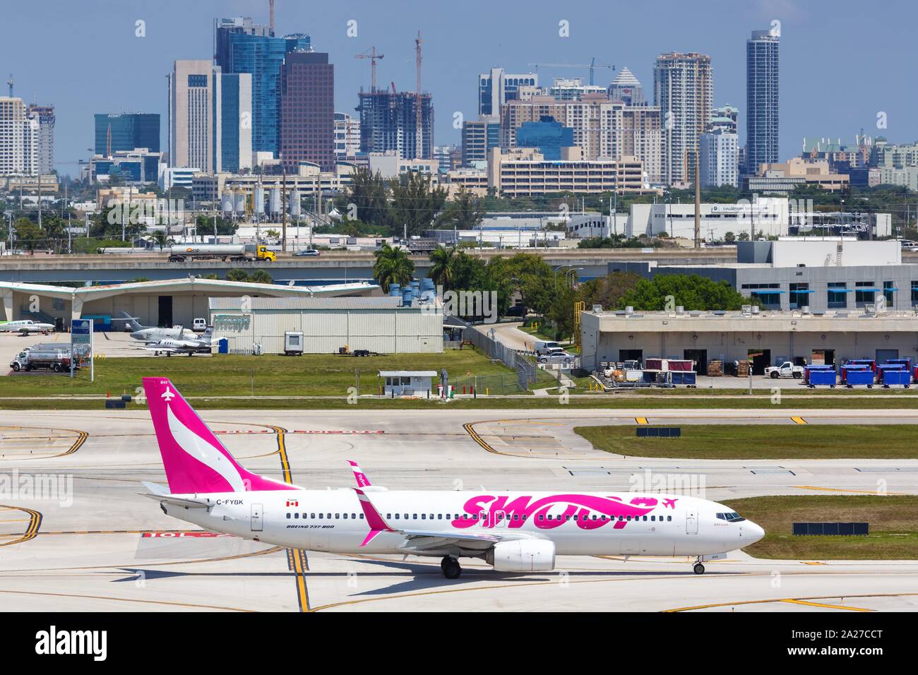 Fort Lauderdale, Florida - April 6, 2019: Swoop Boeing 737-800 Flugzeug am Flughafen Fort Lauderdale (FLL) in Florida. | Verwendung weltweit Stockfoto