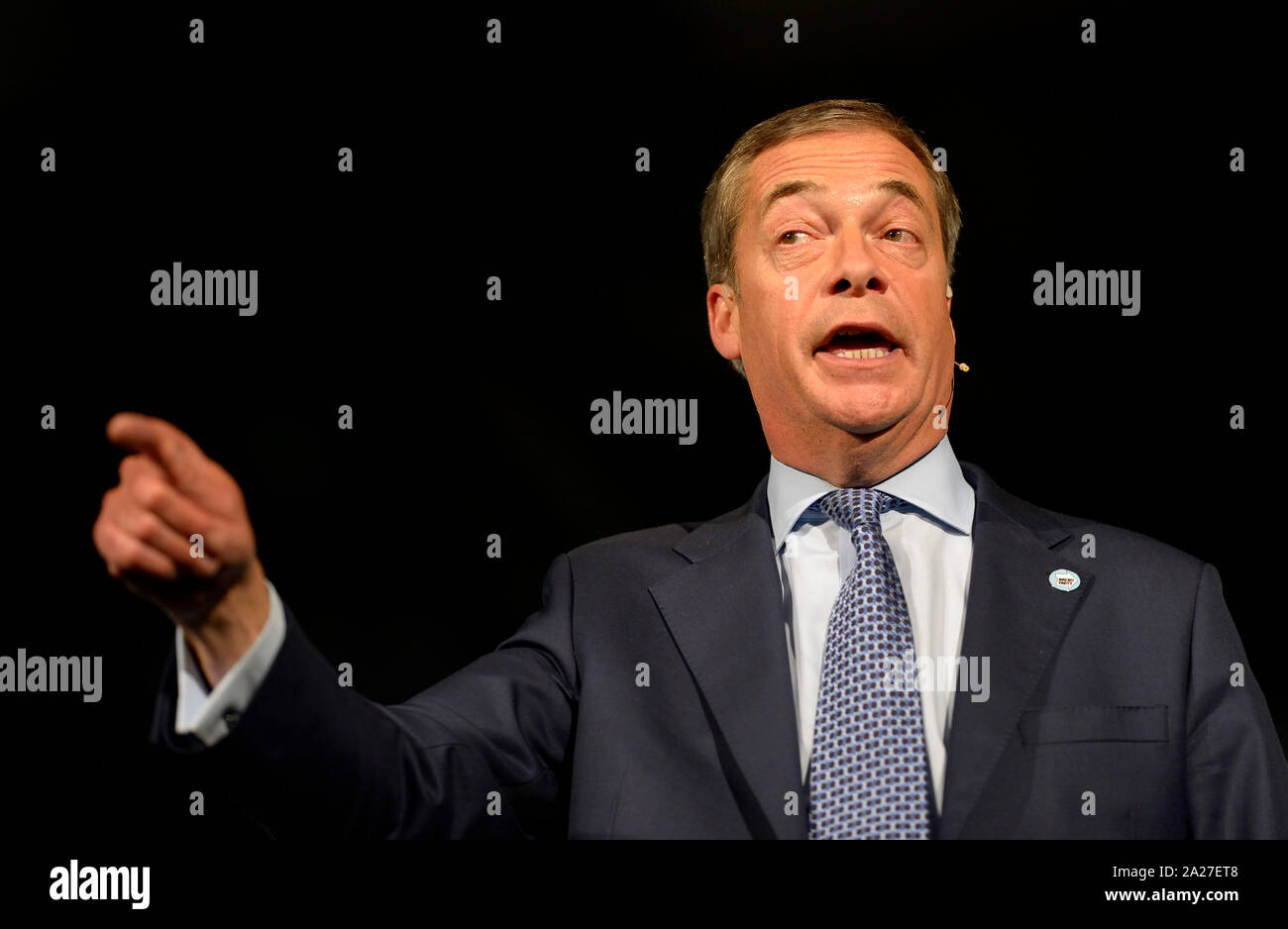 Nigel Farage, MDEP, Gruppenleiter, in einer Rede auf der Kundgebung an der Brexit Partei das Kent Event Center in Ihrem ehemaligen parlamentarischen Wahlkreis von Maidstone, Kent, Stockfoto