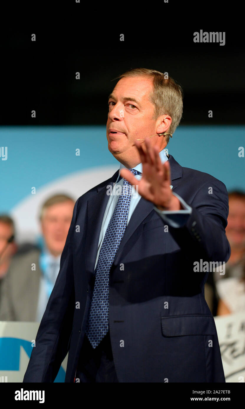 Nigel Farage, MDEP, Gruppenleiter, in einer Rede auf der Kundgebung an der Brexit Partei das Kent Event Center in Maidstone, Kent, Großbritannien. 26. September 2019. Stockfoto