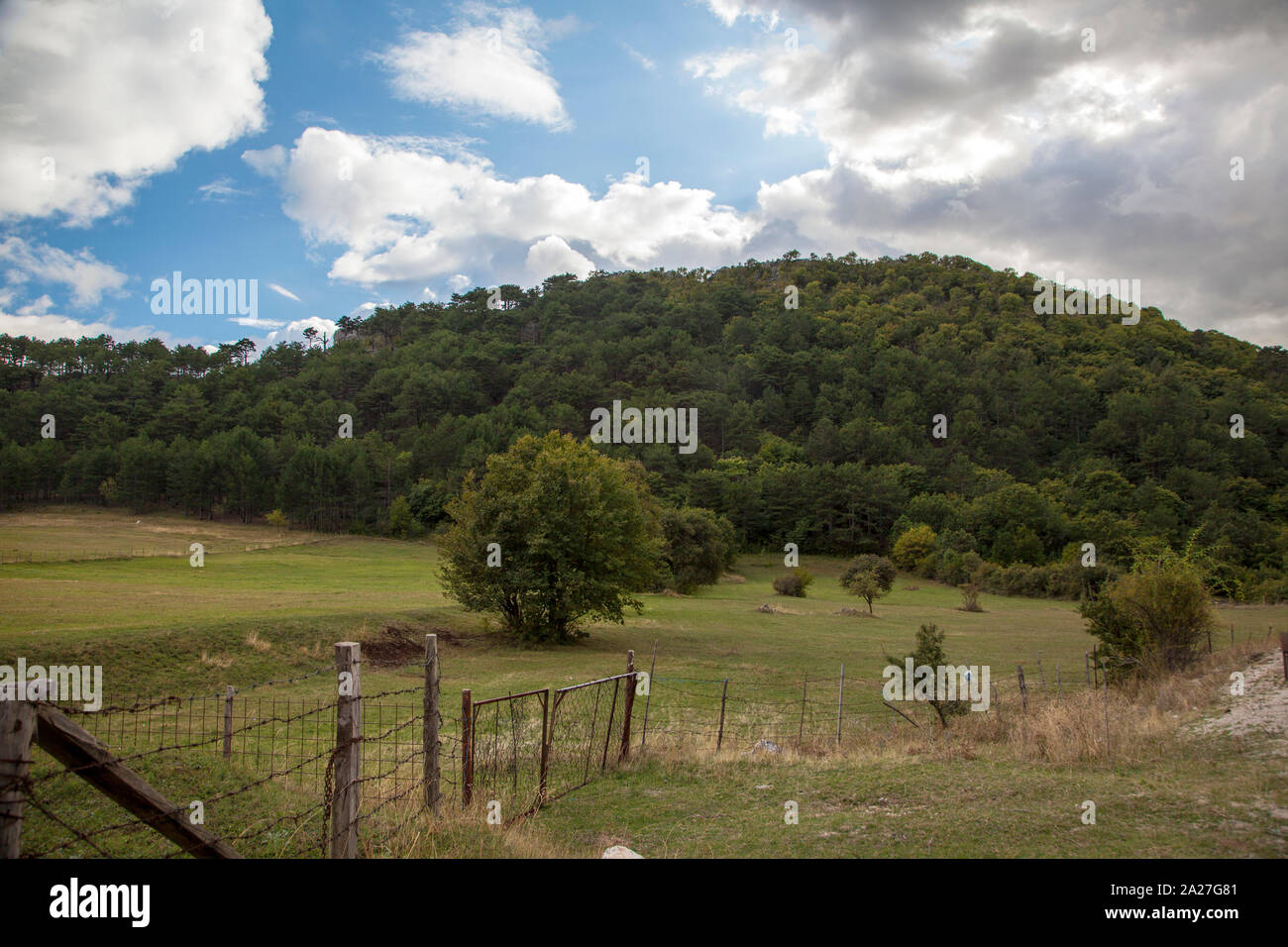 Landschaft mit Bergen und Wolken Stockfoto