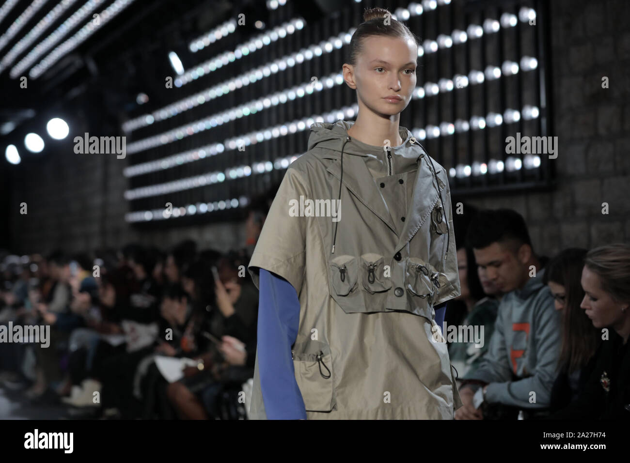Paris, Frankreich. 01 Okt, 2019. Ein Modell auf dem Laufsteg während Jarel Zhang's Show als Teil der Präsentation der Frühjahr-sommer 2020 Ready-to-Sammlungen tragen während der Pariser Modewoche in Paris am Dienstag, 1. Oktober 2019. Foto von Eco Clement/UPI Quelle: UPI/Alamy leben Nachrichten Stockfoto