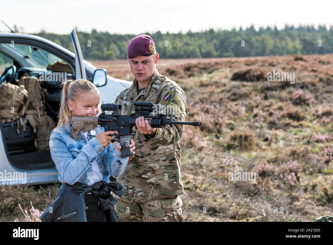 Ede, Niederlande, 20-Sep-2019: Schüler Erklärungen erhalten aus dem niederländischen Soldaten, wie und was bei para Kot während der Operation Market Garden vor 75 Jahren, am Ende des zweiten Weltkriegs Stockfoto