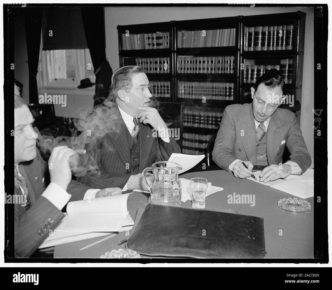 Anw. der Vereinigten Gummi Arbeiter von Amerika-CIO, S.H. Dalrymple, forderte die Haus Arbeit Ausschuss solide Grundlage unter der Wagner Act zu setzen, indem sie Verstöße strafbar, Feb 9, 1940 Stockfoto