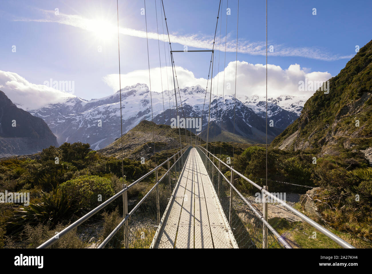 Suspension Bridge auf Hooker Valley Track im Mount Cook National Park, Neuseeland Stockfoto