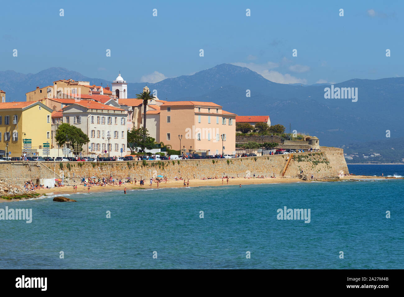 Die farbenfrohe Architektur und die Küste von Ajaccio die Hauptstadt von Korsika - Corse-du-Sud Korsika - Korsika Ajaccio Stockfoto
