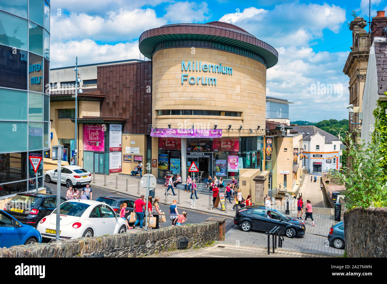Millenium Forum Theater in der Innenstadt von Derry, Nordirland, Vereinigtes Königreich. Stockfoto