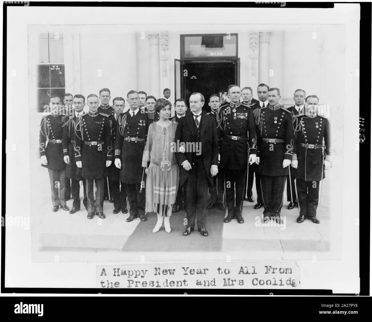 Präsident und Frau Coolidge mit militärischen Adjutanten, gerade nachdem Sie in ein Neues Jahr Empfang unterstützt, stellte vor dem Weißen Haus Stockfoto