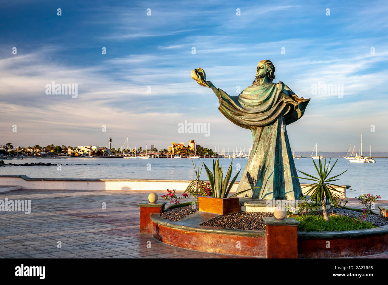 Skulptur von Person, Shell, Malecon (Strandpromenade)) und Bay, La Paz, Baja California Sur, Mexiko Stockfoto