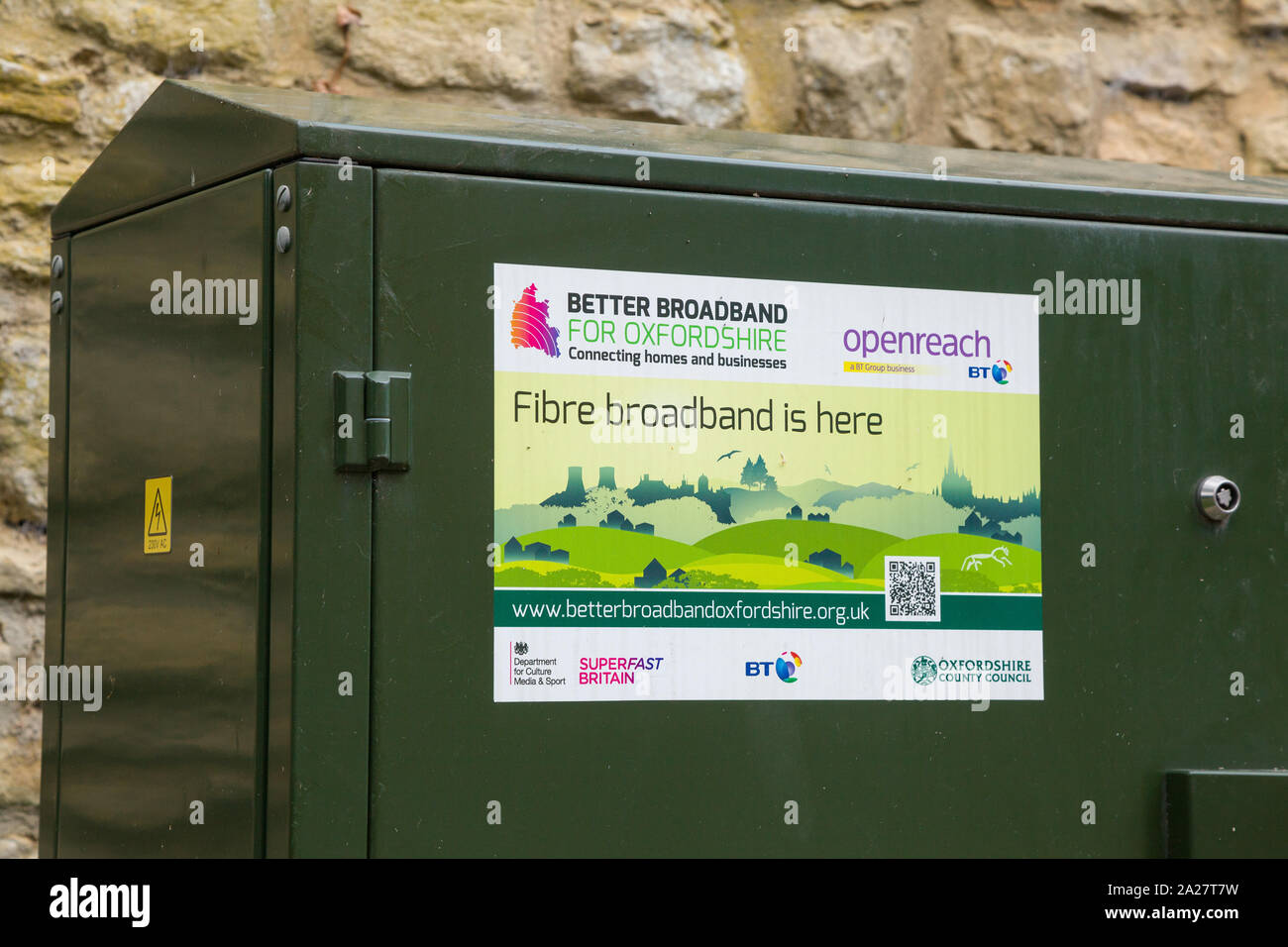 Eine Openreach Glasfaser Breitband Kabinett im Dorf Great Milton, Oxfordshire Stockfoto