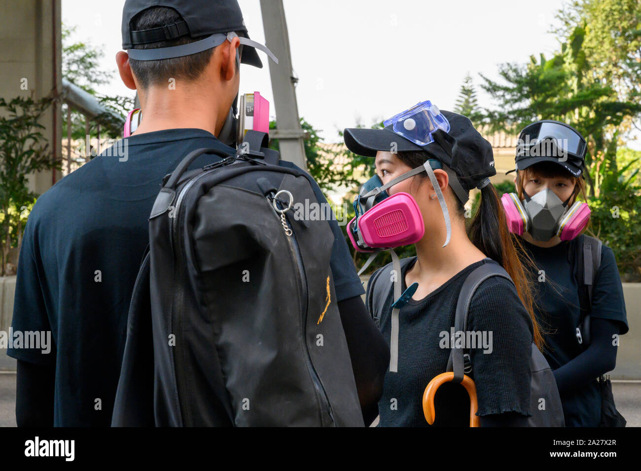 Am 1. Oktober 2019 Hong Kong Proteste. Am 1. Oktober tausende von Hong Kong peoplee nahmen an einen nicht autorisierten friedlichen Protest zu Fuß von Causeway Bay, Wan Shuen auf der Insel Hong Kong. protestierenden Studenten auf Gasmasken. Stockfoto