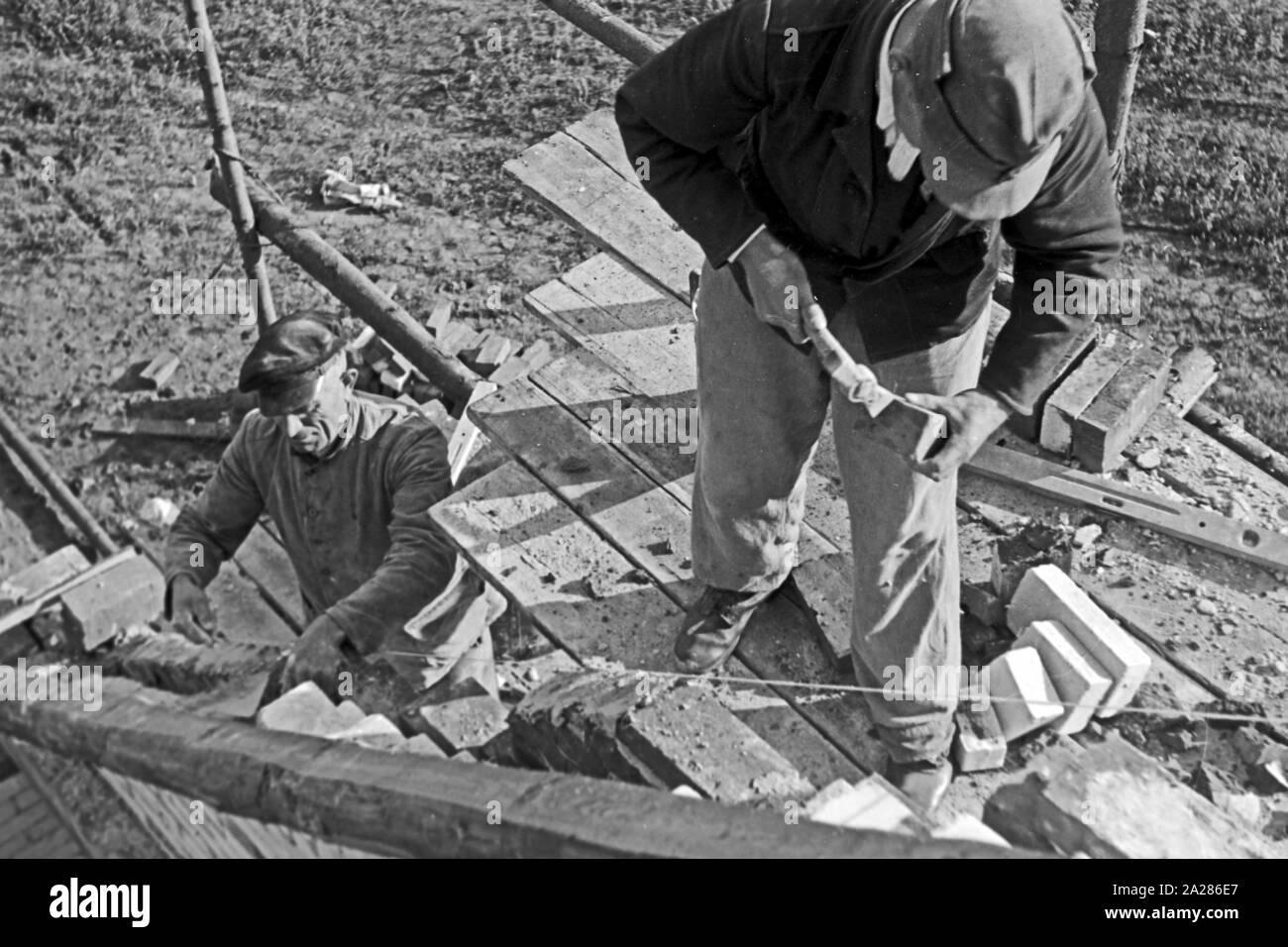 Wiederaufbau im Emsland, 1945-1949. Wiederaufbauarbeiten in Ems region, 1945-49. Stockfoto