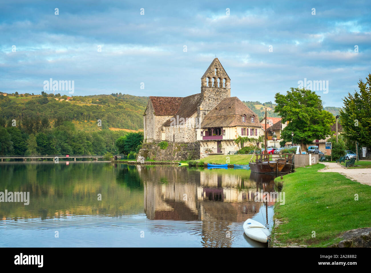 Beaulieu-sur-Dordogne auf der Dordogne und im Département Corrèze, Limousin, Frankreich Stockfoto