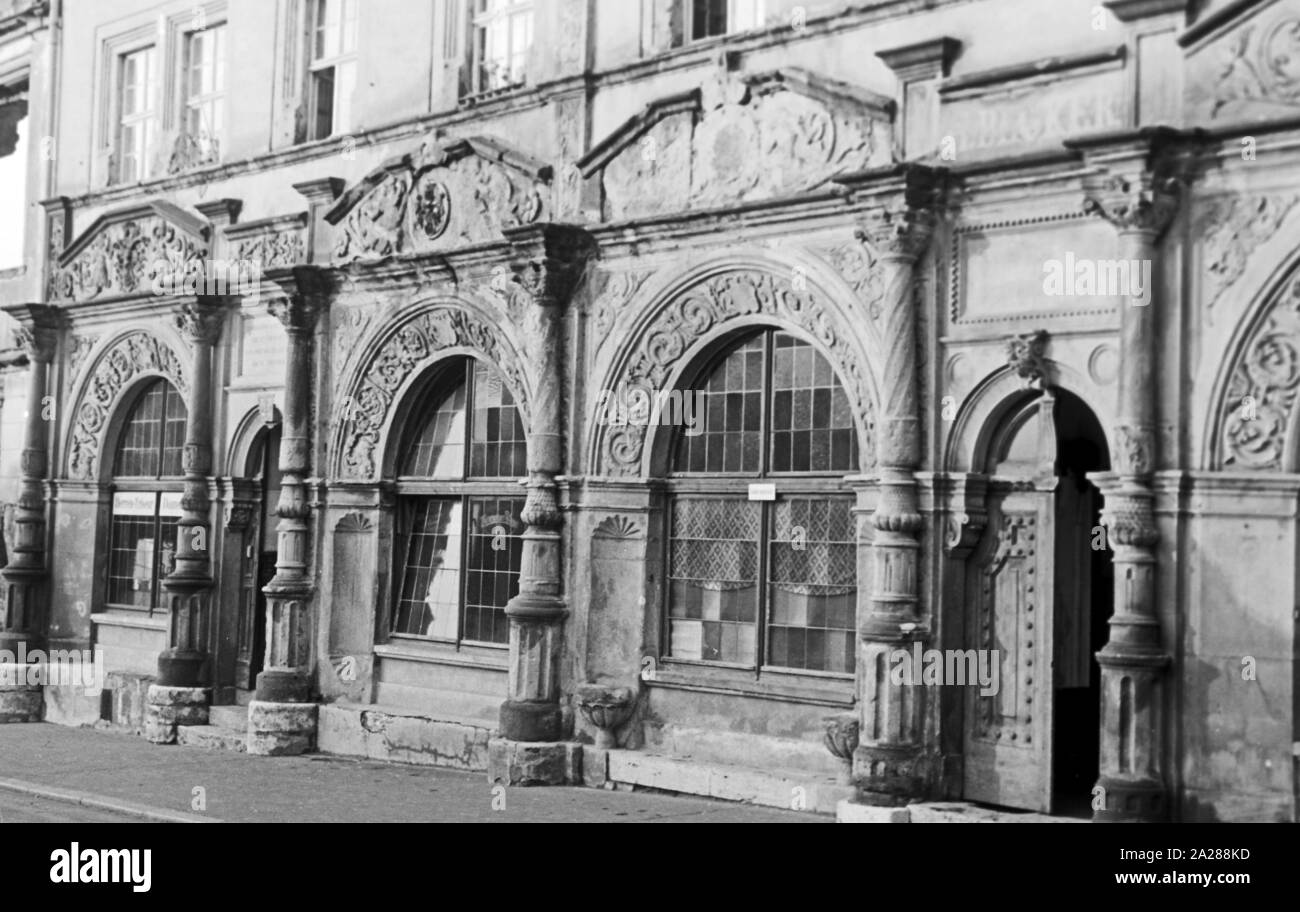 Bogen am Erdgeschoss bin Cranachhaus in Weimar, Deutschland 1950. Bögen im Erdgeschoss der Cranach Haus in Weimar, Deutschland 1950. Stockfoto