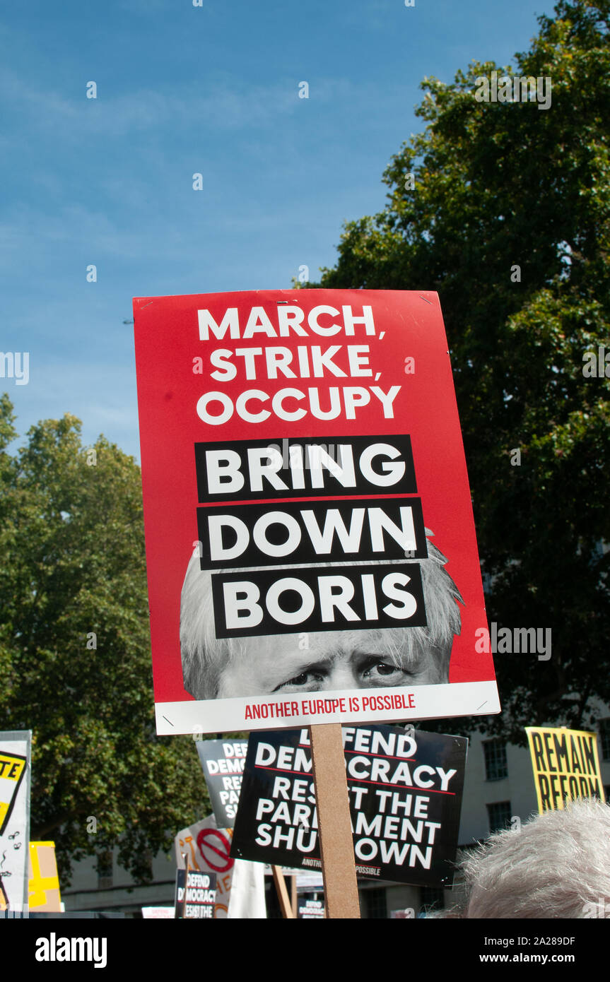 Banner am Protest gegen Boris Stockfoto