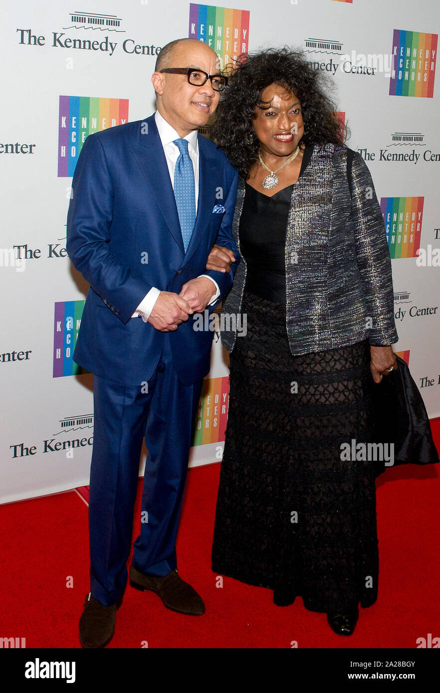 Washington, Vereinigte Staaten von Amerika. 06 Dez, 2014. Jessye Norman und Darren Walker kommen für die formale Artist Abendessen zu Ehren des Empfänger der 2014 Kennedy Center Honors von US-Außenminister John F. Kerry des US-Außenministeriums, in Washington, DC am Samstag, 6. Dezember 2014 gehostet wird. Die Preisträger 2014 sind: Sänger Al Green, Schauspieler und Filmemacher Tom Hanks, Ballerina Patricia McBride, Singer-Songwriter Sting und Komödiantin Lily Tomlin. Credit: Ron Sachs/Pool über CNP | Verwendung der weltweiten Kredit: dpa/Alamy leben Nachrichten Stockfoto