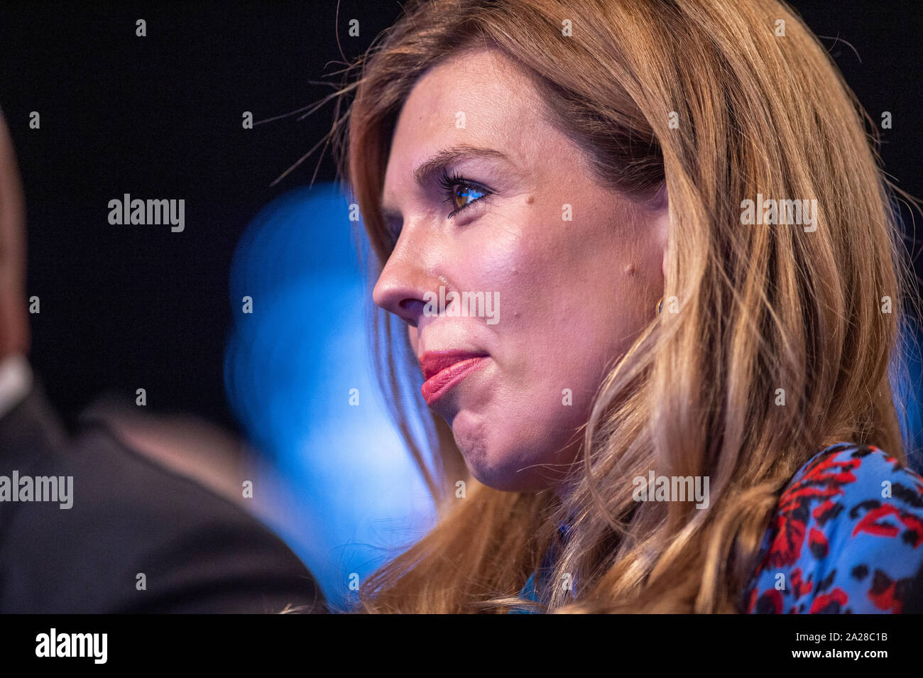 Manchester, Großbritannien. 30. September 2019. Premierminister Boris Johnson's Freundin Carrie Symonds Uhren Kanzler der Konferenz Rede der Staatskasse Sajid Javid. Die Konservative Partei ist das Hosting seiner jährlichen Parteitag der Konservativen Partei in Manchester City inmitten einer konstitutionellen Krise um Brexit. Credit: Benjamin Wareing/Alamy leben Nachrichten Stockfoto
