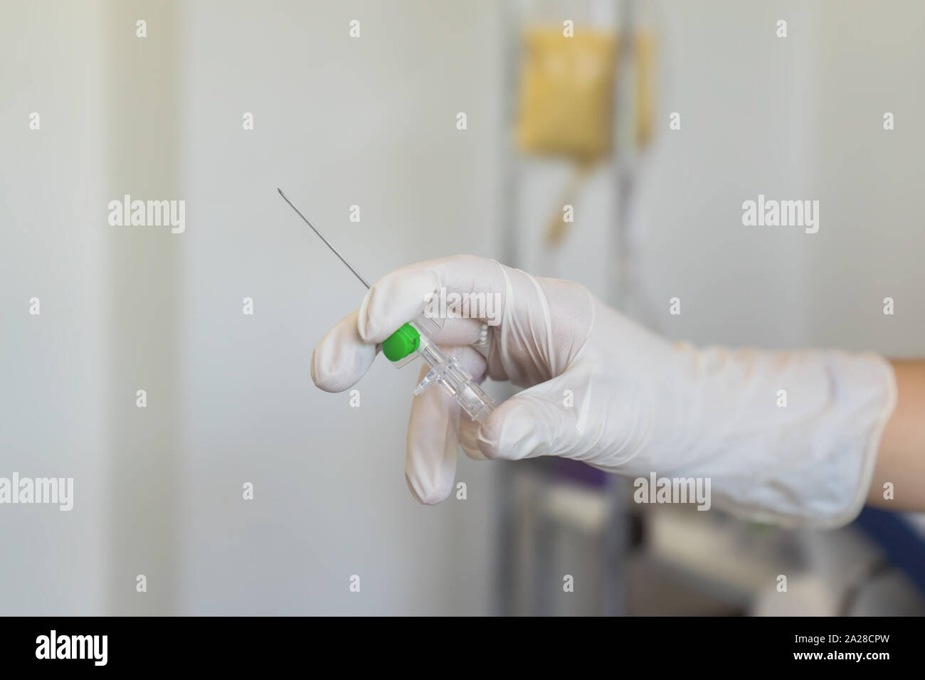 Peripher-venösen Katheter in der Hand einer Krankenschwester in der Krankenstation der Krankenstation Stockfoto
