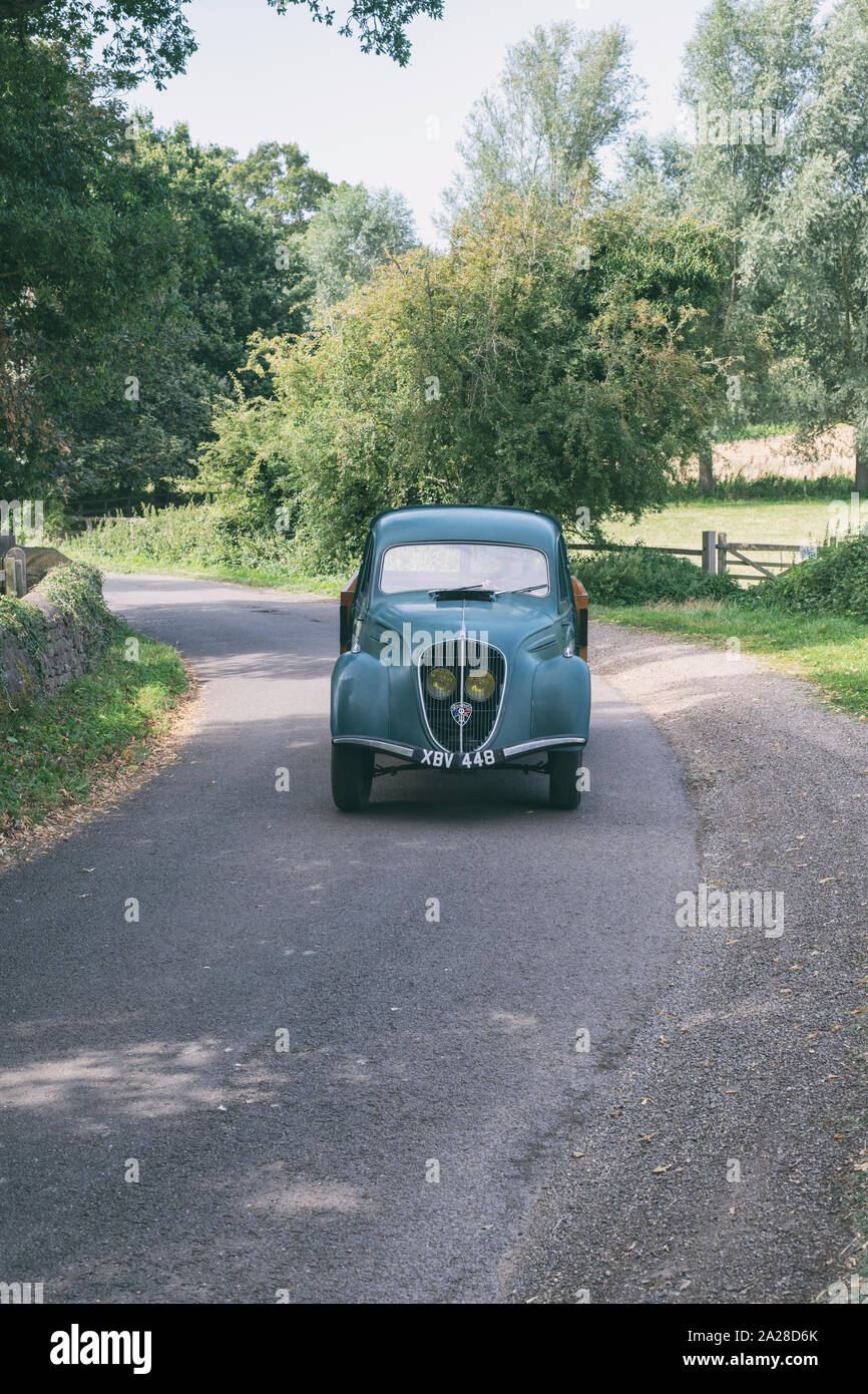 1947 Peugeot 202 Pickup Auto verlassen zu einem Oldtimertreffen in der Grafschaft Oxfordshire. Broughton, Banbury, England. Vintage Filter angewendet Stockfoto