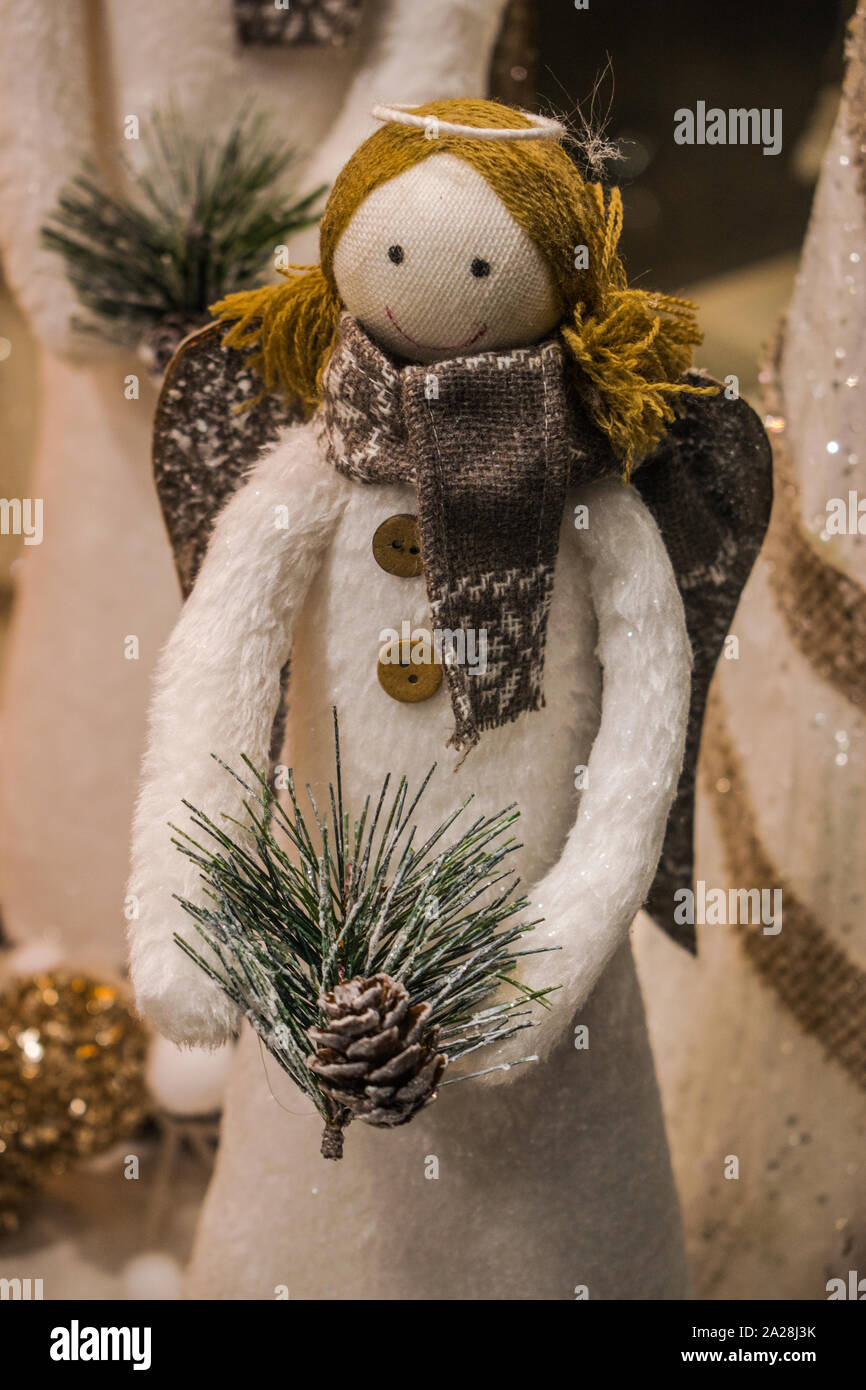 Weihnachten Engel Puppe, mit Weihnachten Dekoration Stockfoto