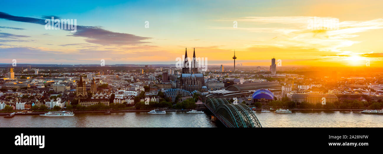 Köln Panorama bei Sonnenuntergang Stockfoto