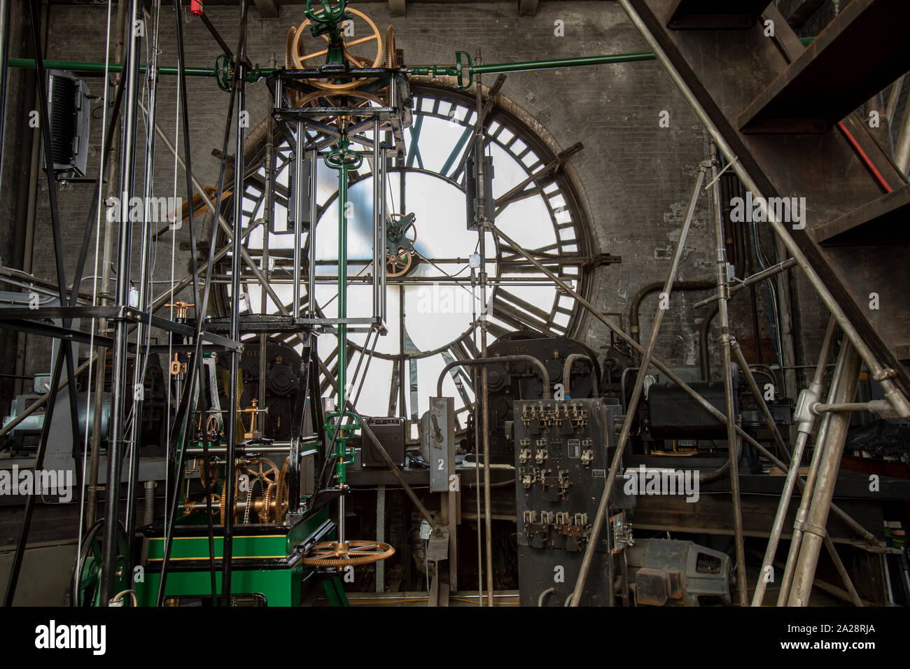 Vintage Schwerkraft angetrieben Clock Tower Mechanismen und Kurzwahlen. Stockfoto