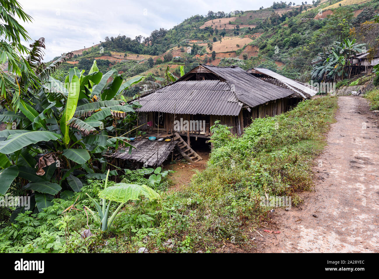 Traditionelle schwarze Lo Lo Dorf (ethnische Minderheit), in der Nähe von Cao Bang, eine Provinz der Region Nordost von Vietnam. Stockfoto