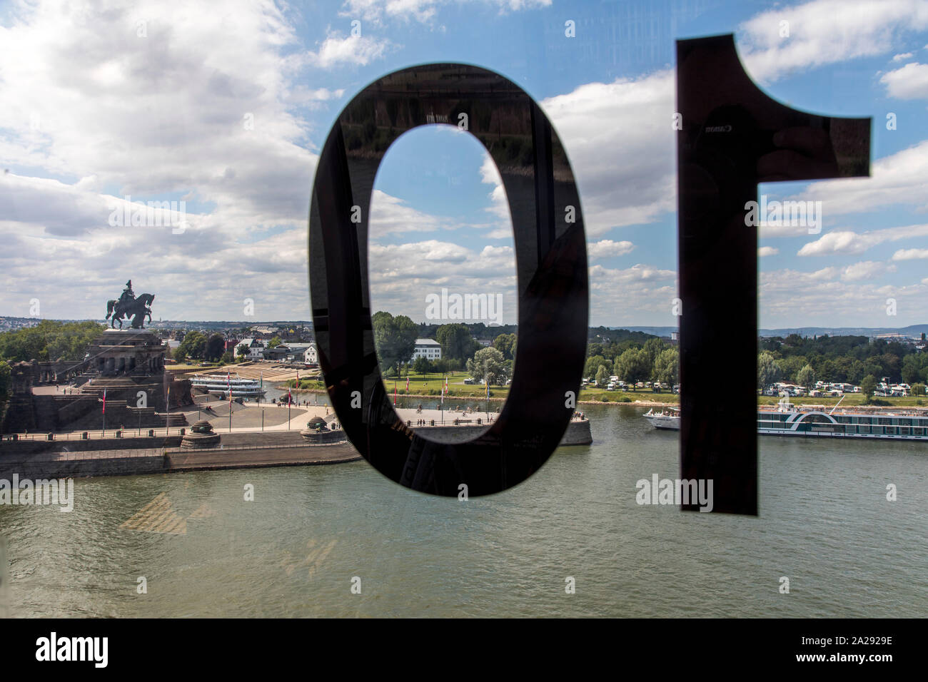 Koblenz, Deutsches Eck, Zusammenfluss von Mosel und Rhein, Seilbahn auf die Festung Ehrenbreitstein, über den Rhein, Deutschland Stockfoto