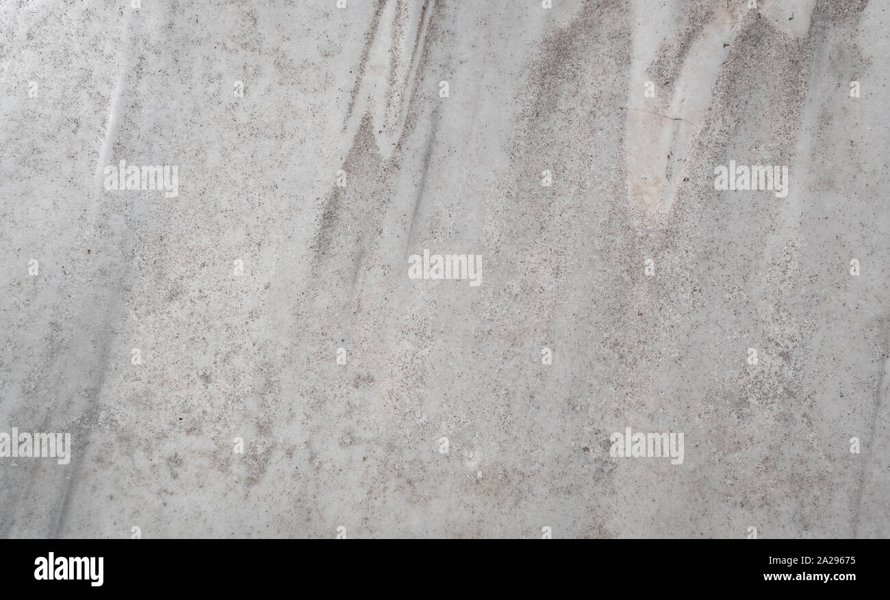 Ein Stück Stein mit Rissen. Unter Beton, Schiefer, Gips Stockfoto