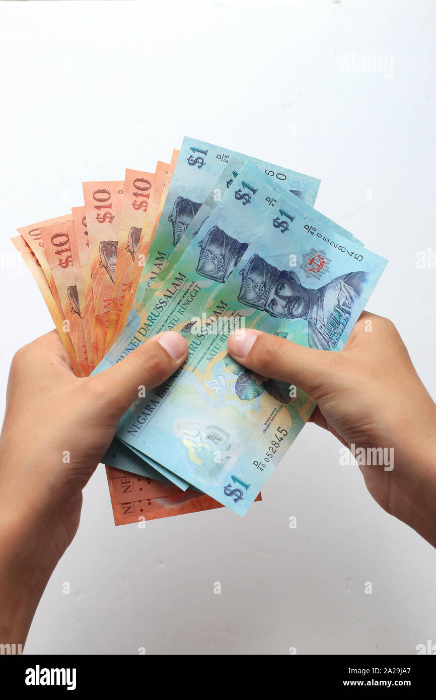 Brunei Währung gegen den weißen Hintergrund Stockfoto