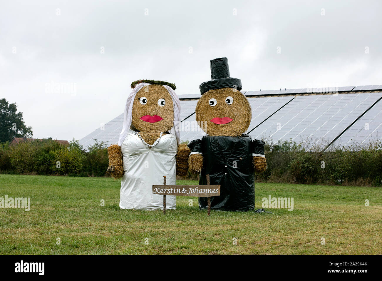 Just married Marionetten schönen Hintergrund hochwertige Drucke Stockfoto