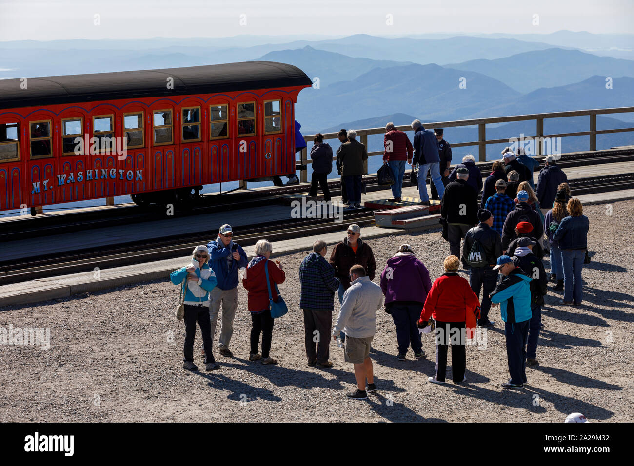 Passagiere, Zahnradbahn auf den Gipfel des Mount Washington, New Hampshire, USA Stockfoto