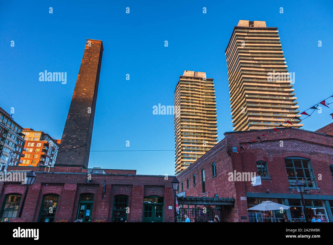 Distillery Stadt, Toronto, Kanada - Die Fußgängerzone Distillery District, im malerischen Gebäude aus dem 19. Jahrhundert untergebracht, das einst einen großen Satz Stockfoto