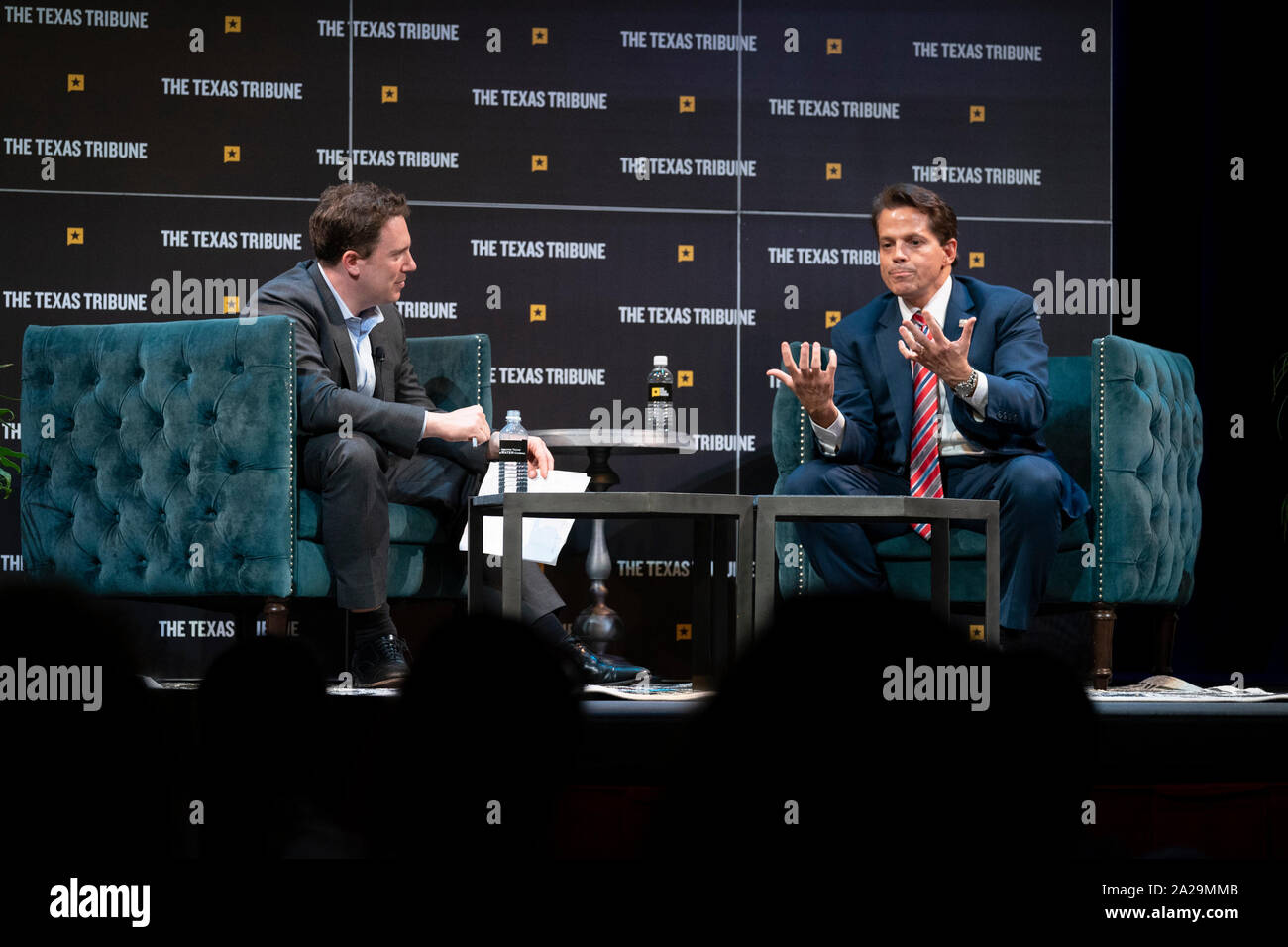 Ehemalige White House Communications Director Anthony Scaramucci, rechts, Buzzfeednow ein politischer Pandit und Investor, spricht mit BuzzFeed von Ben Smith an der Texas Tribune Festival in Austin. Stockfoto