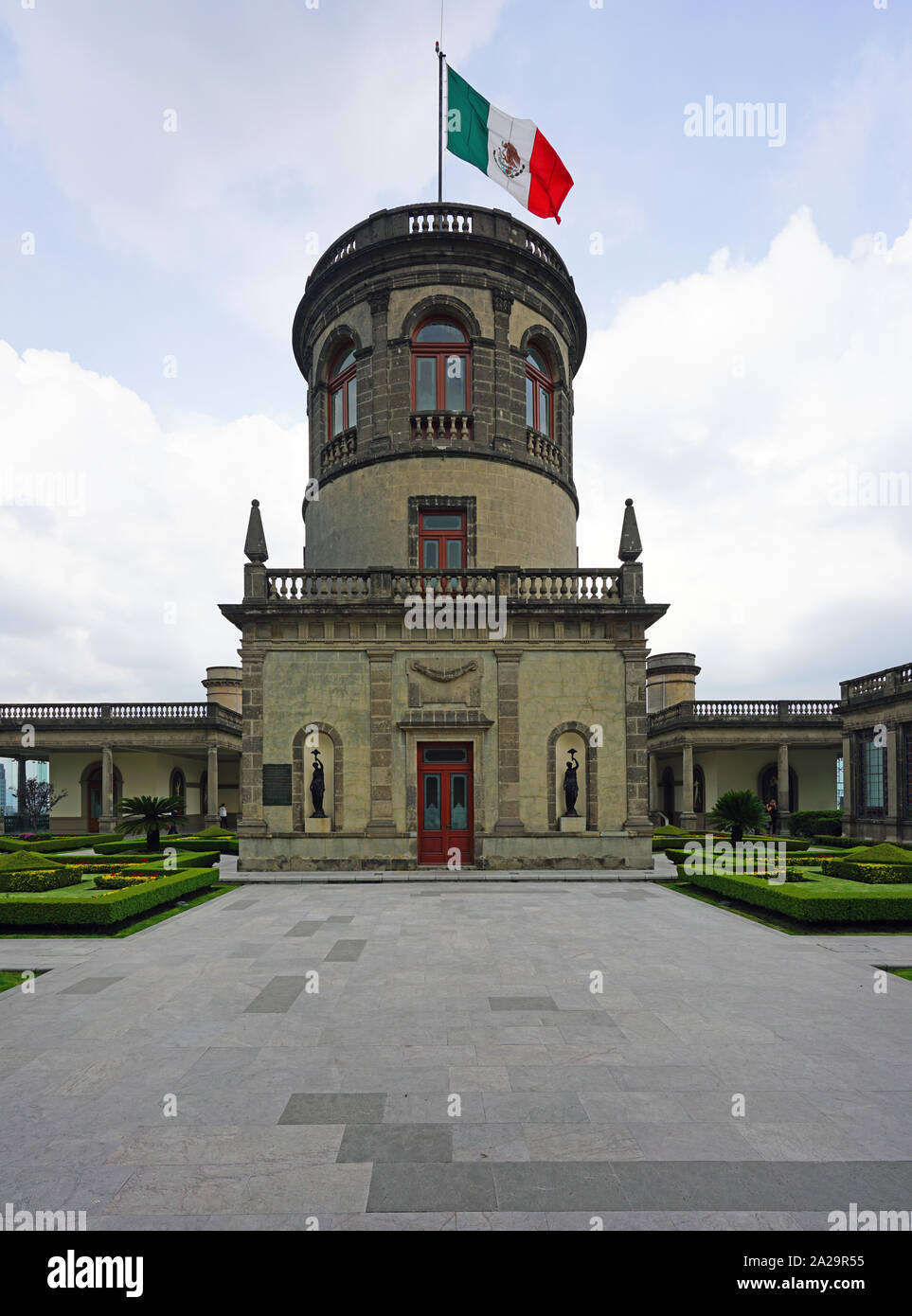 Mexiko City, Mexiko - 9 Sep 2017 - Blick auf das Wahrzeichen der Nationalen Historischen Museum (Museo Nacional de Historia, POSTFRISCH) in das Schloss Chapultepec i Stockfoto