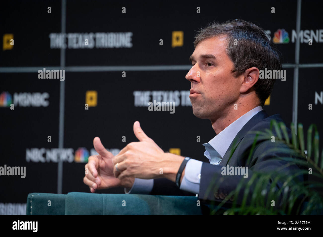 Demokratische Präsidentschaftskandidat Beto O'Rourke von Texas spricht mit Garrett Haake, MSNBC's Washington correspondent, während die Texas Tribune Festival in Austin, Texas. Stockfoto